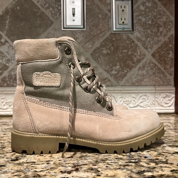 NWOT Wolverine Wilderness Tan Suede Hiking Boots Woman's Size 7.5 Vintage! - Picture 2 of 16